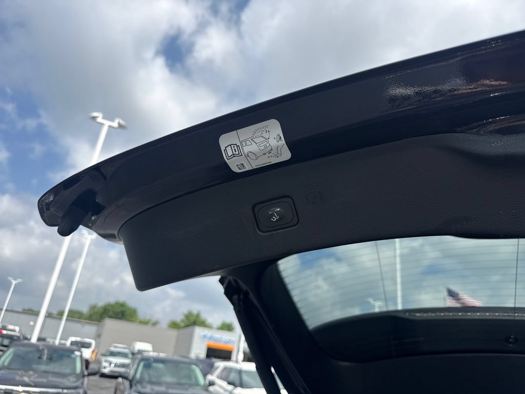 Used 2019 Ford Edge Titanium w/ Equipment Group 301A AWD/4WD image 13