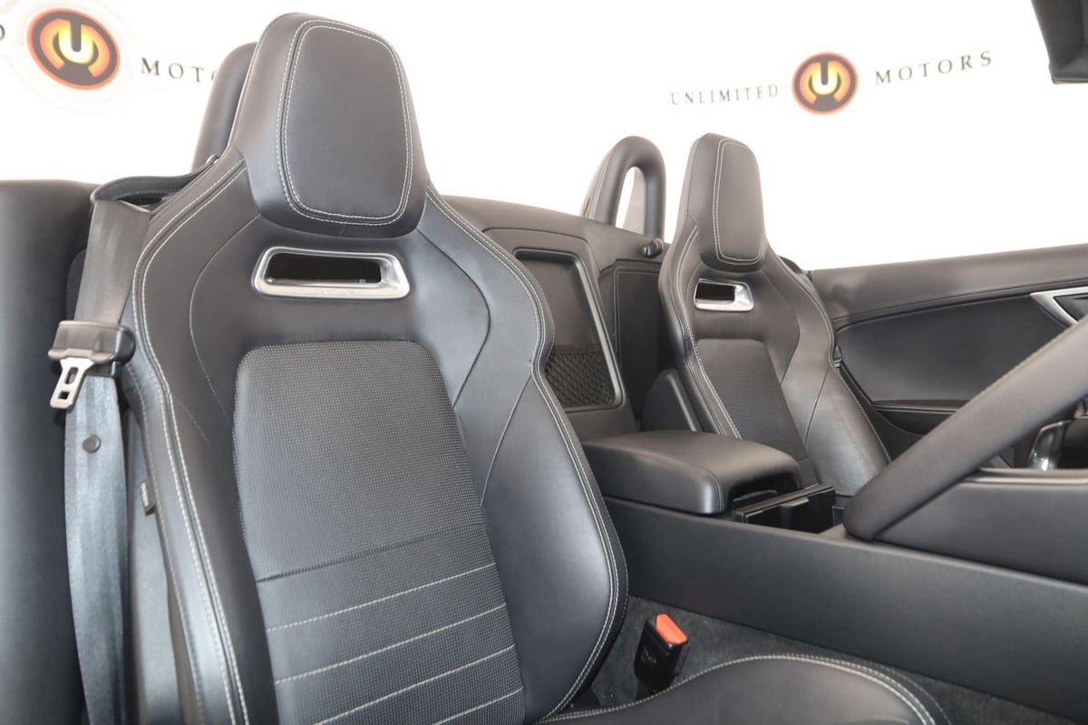 Used 2018 Jaguar F-TYPE R-Dynamic RWD image 13