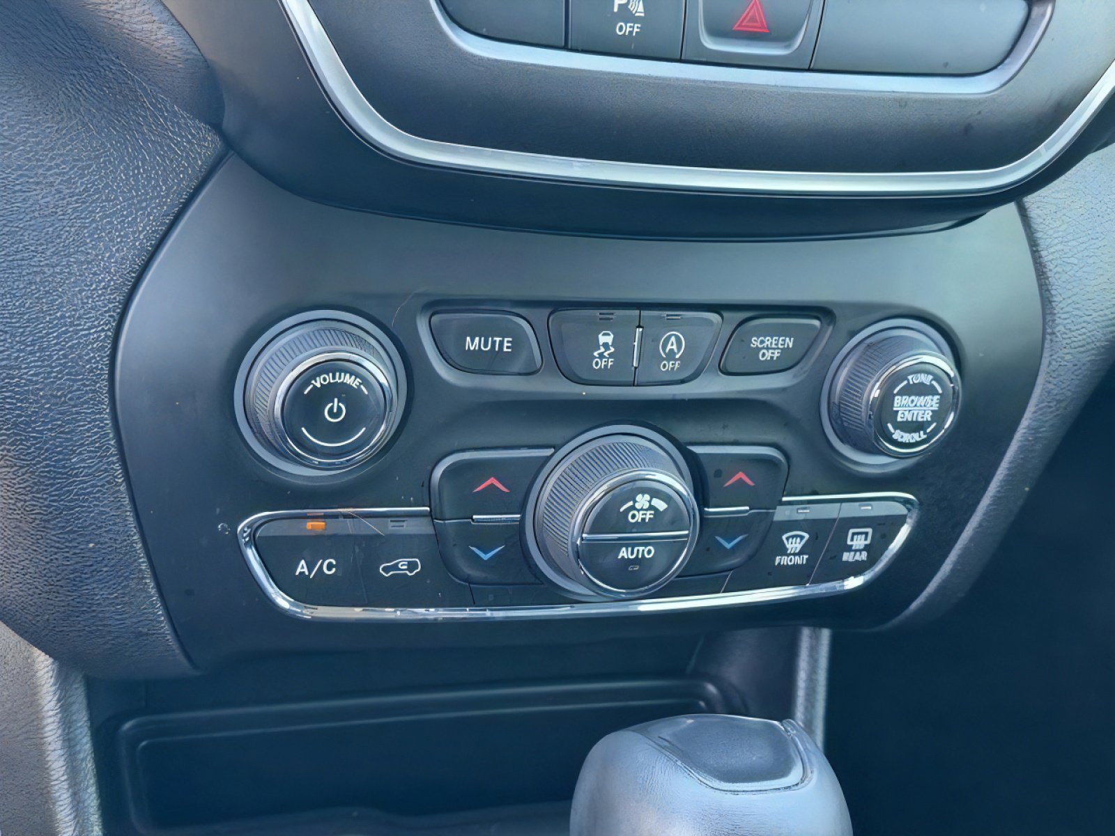 Used 2019 Jeep Cherokee Trailhawk w/ Comfort/Convenience Group image 27