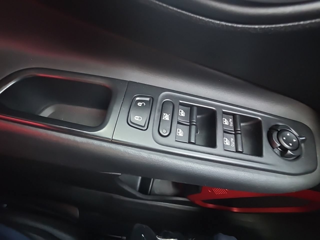 Used 2016 Jeep Renegade Trailhawk AWD/4WD image 33