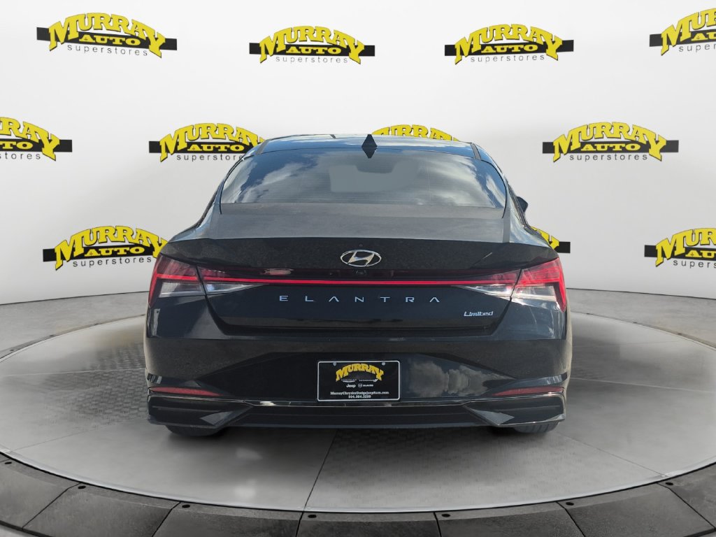 Used 2022 Hyundai Elantra Limited FWD image 4