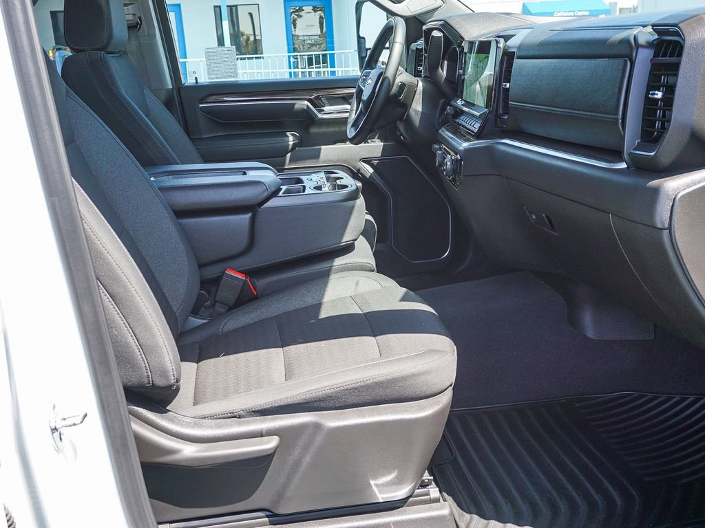 Used 2025 Chevrolet Silverado 2500 LT w/ Convenience Package AWD/4WD image 12