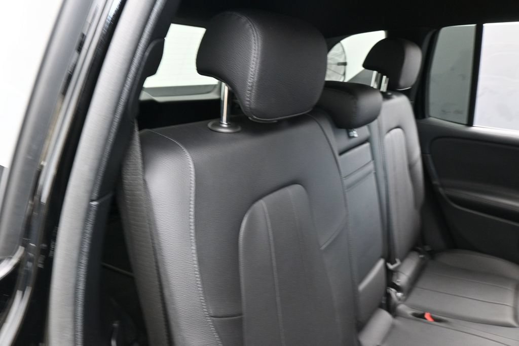 Used 2025 Mercedes-Benz GLB 250 image 39
