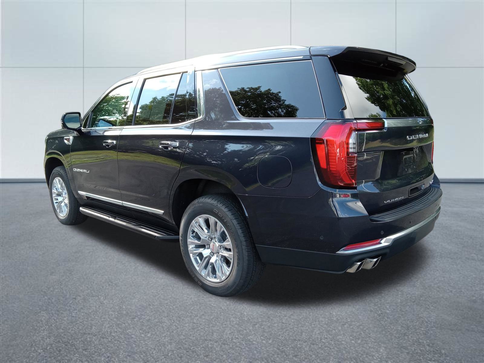 Used 2026 GMC Yukon Denali w/ Advanced Technology Package AWD/4WD image 3
