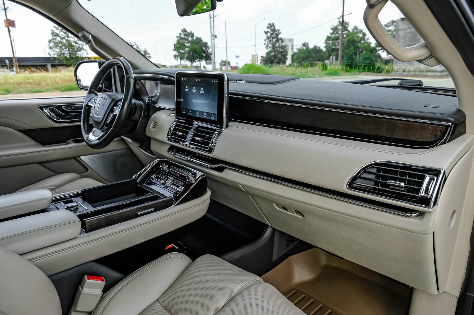 Used 2020 Lincoln Navigator L Reserve w/ Equipment Group 208A Reserve AWD/4WD image 15