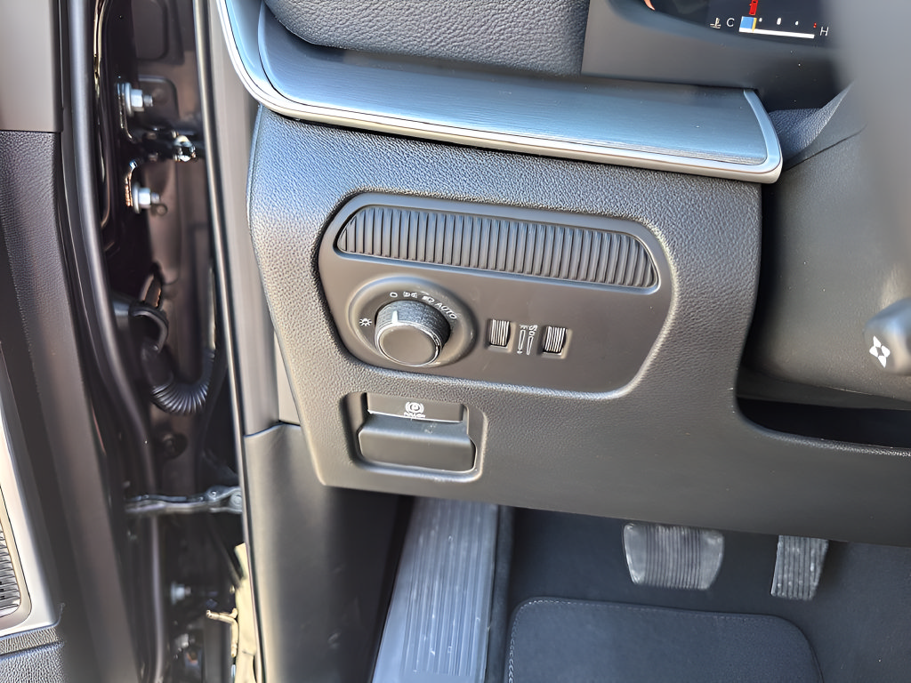New 2026 Jeep Grand Wagoneer L 2WD image 30