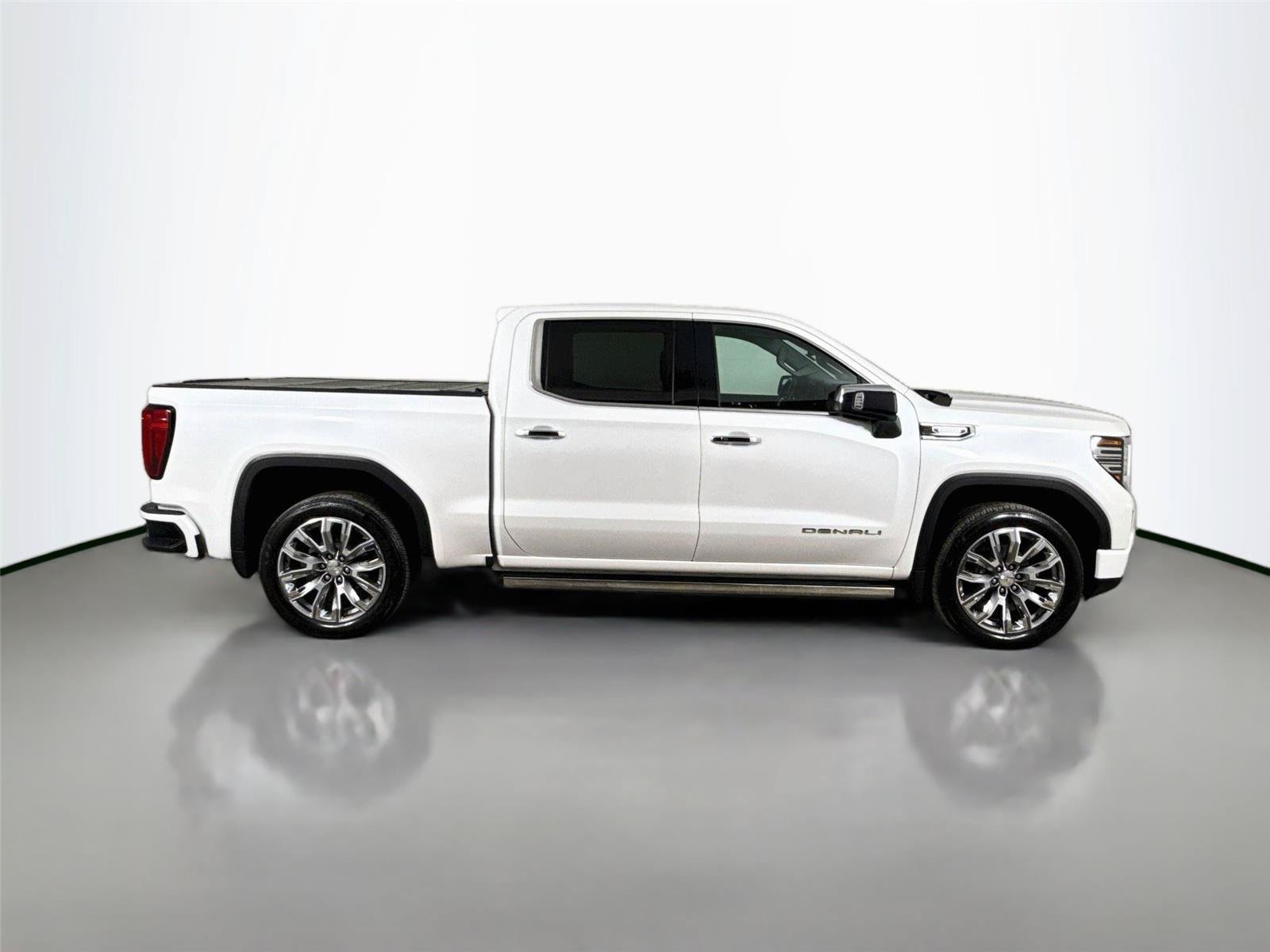 Used 2024 GMC Sierra 1500 Denali w/ Denali Reserve Package AWD/4WD image 10