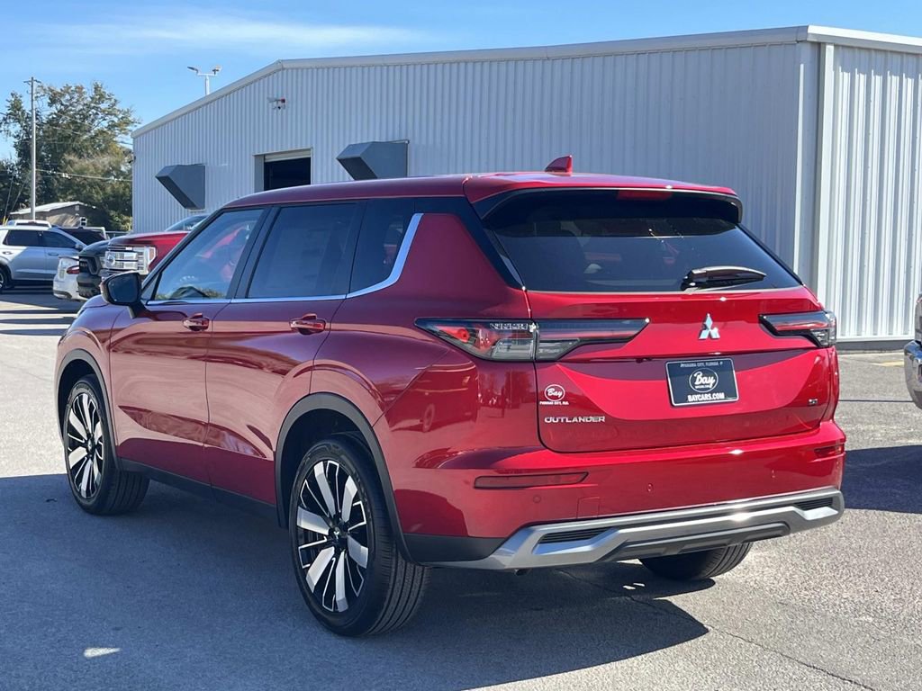 New 2026 Mitsubishi Outlander SE image 2