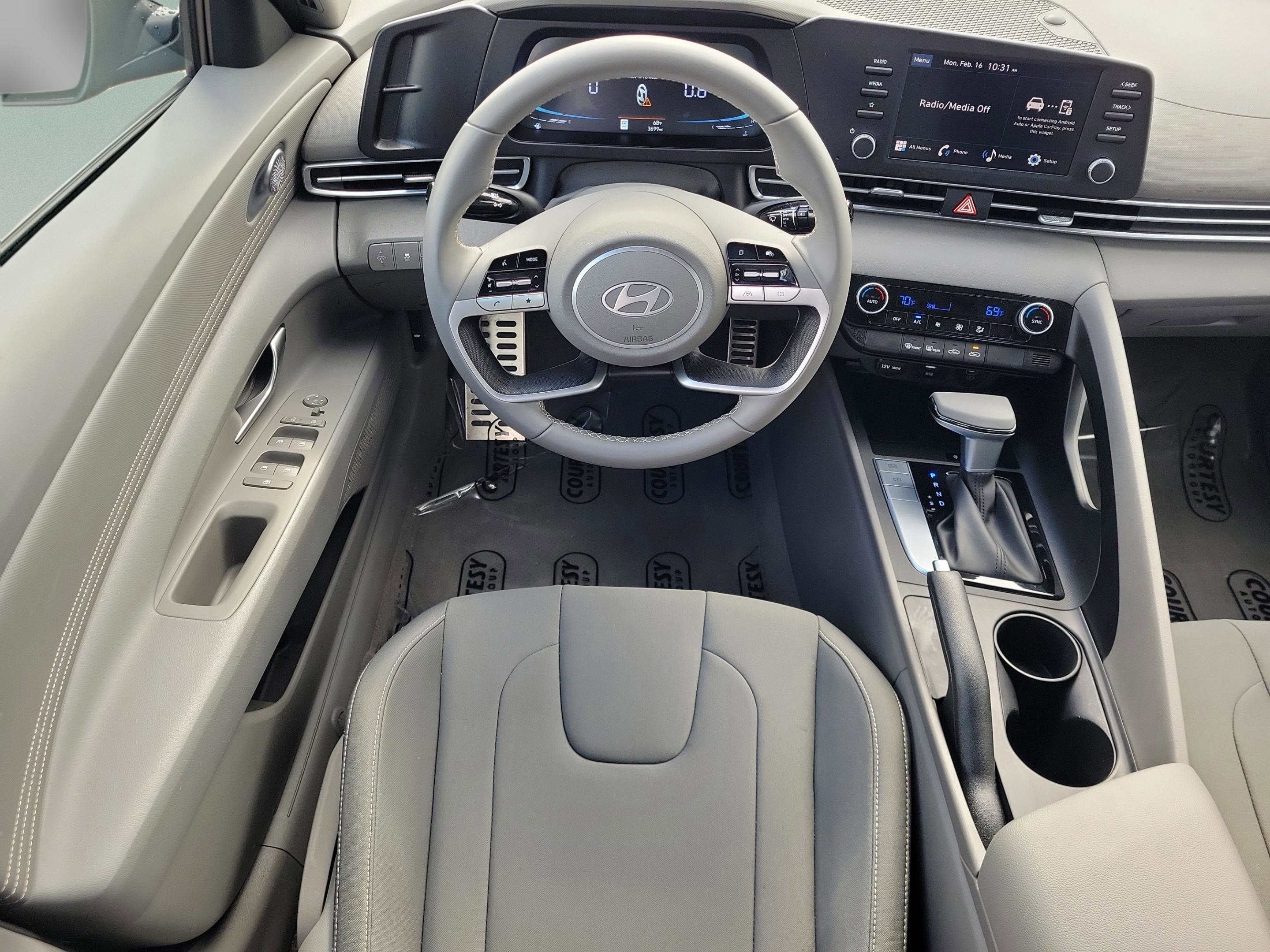 Certified 2025 Hyundai Elantra Sport image 14