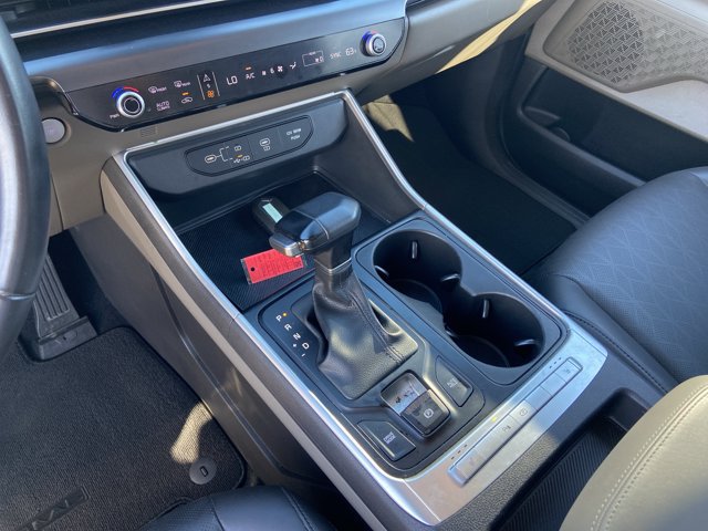 Used 2025 Kia Carnival FWD image 24