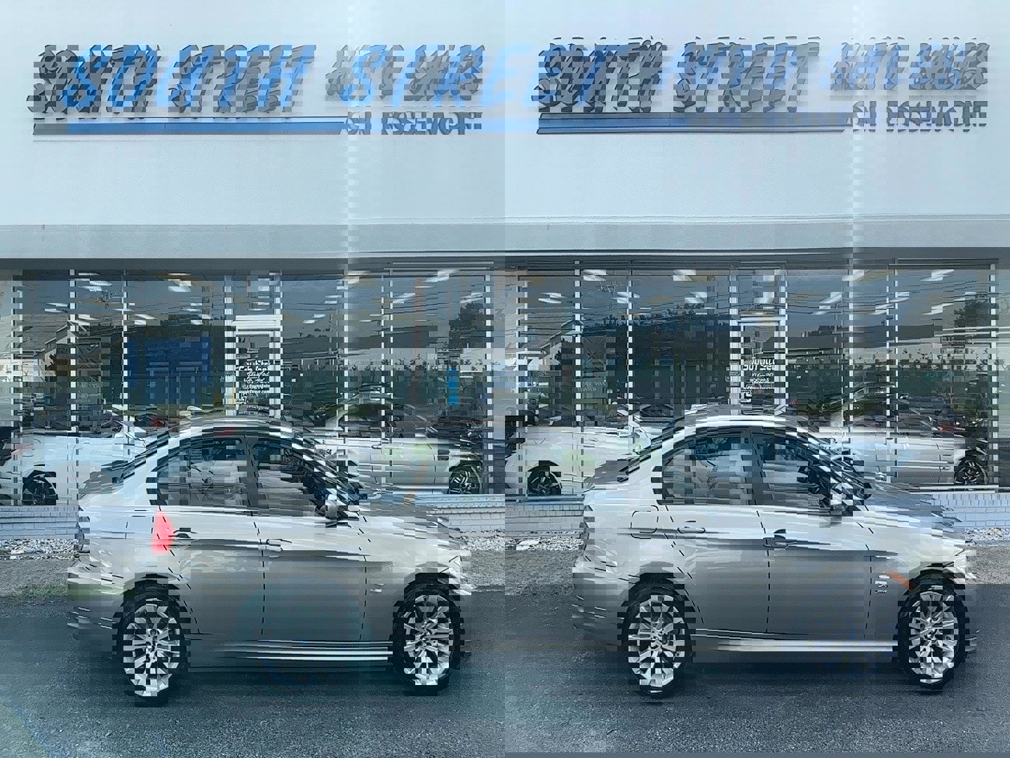 Used 2011 BMW 328i xDrive Sedan image 1