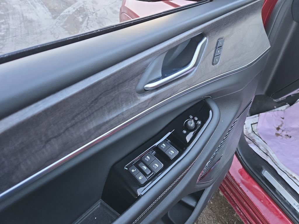 Used 2022 Jeep Grand Cherokee Overland image 11