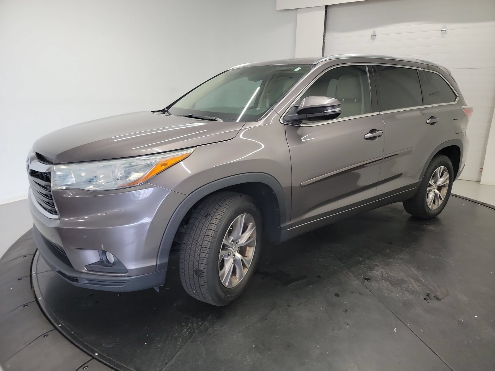 Used 2015 Toyota Highlander XLE FWD image 3
