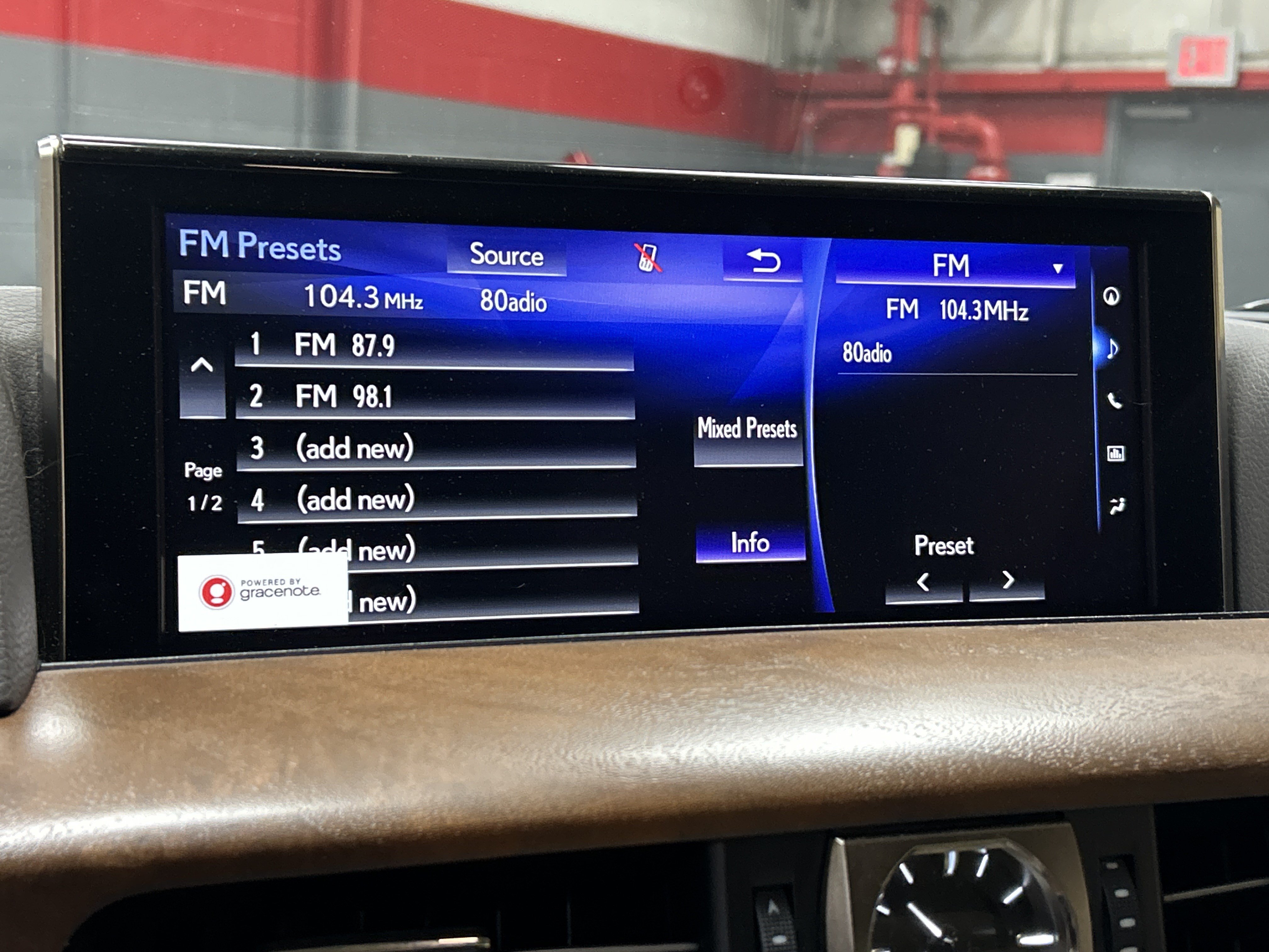 Used 2020 Lexus LX 570 4WD w/ Luxury Package image 23