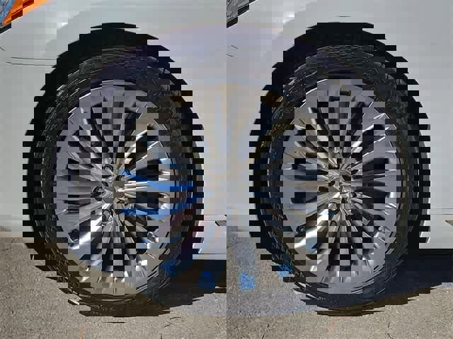 Used 2019 Genesis G90 3.3T Premium image 13