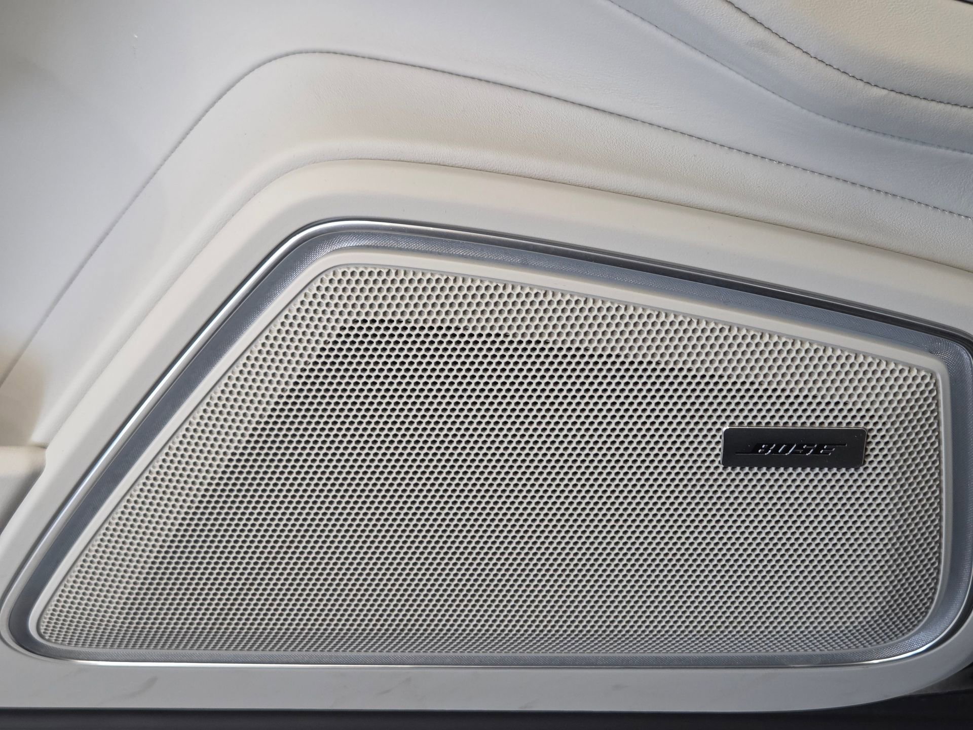 Certified 2023 Porsche Panamera 4 Platinum Edition image 16