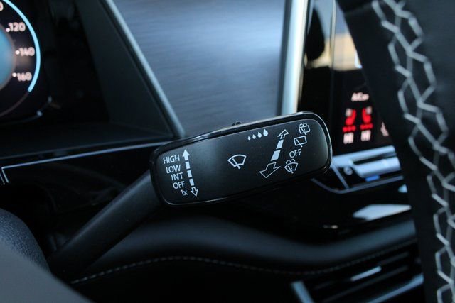 Used 2025 Volkswagen Atlas Cross Sport SE image 15