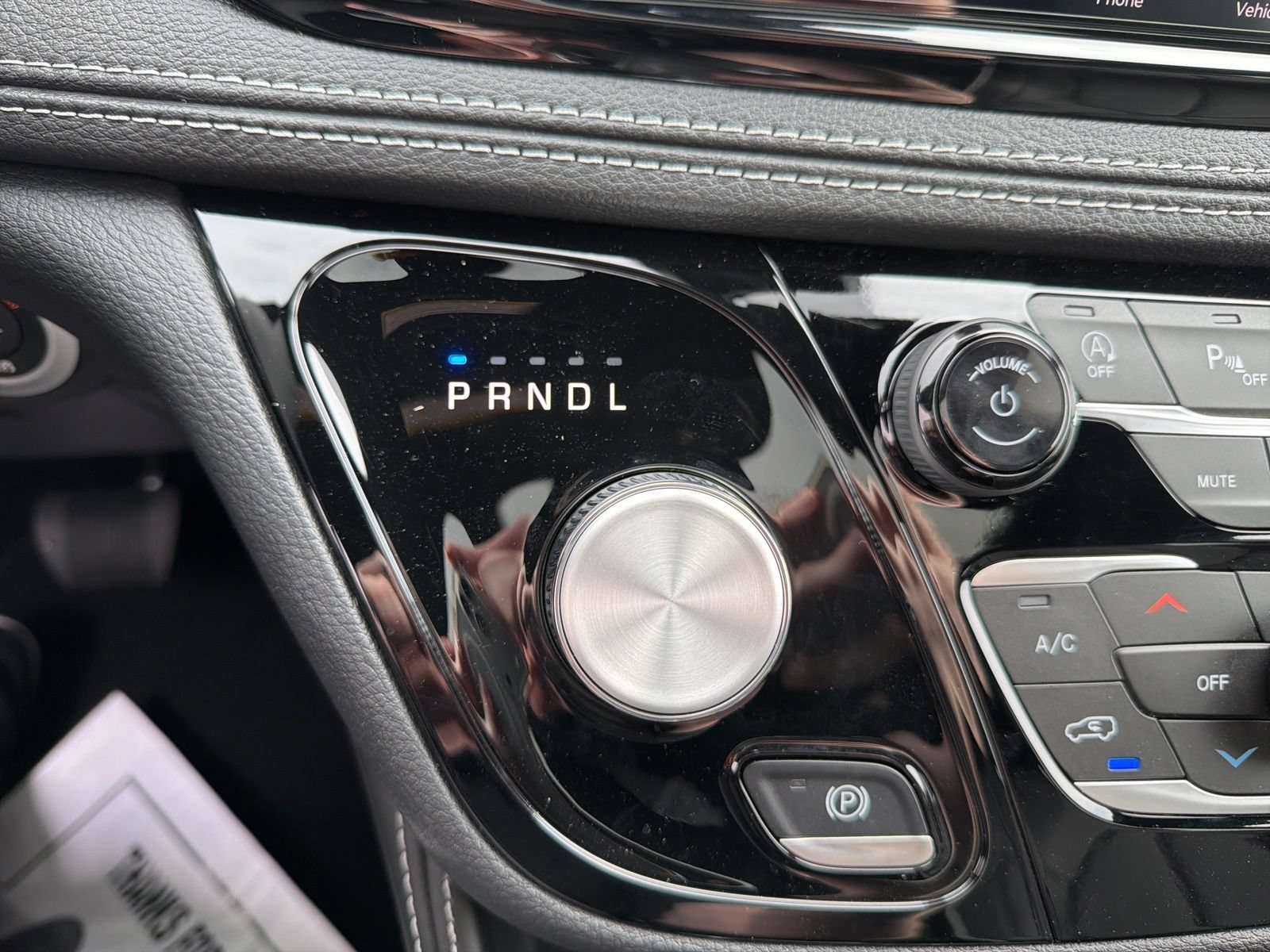 New 2027 Chrysler Pacifica Limited FWD image 18