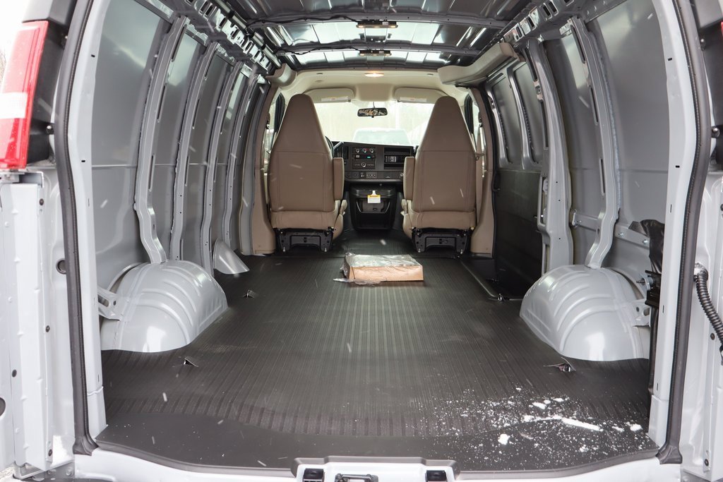 New 2025 Chevrolet Express 3500 w/ Driver Convenience Package image 4