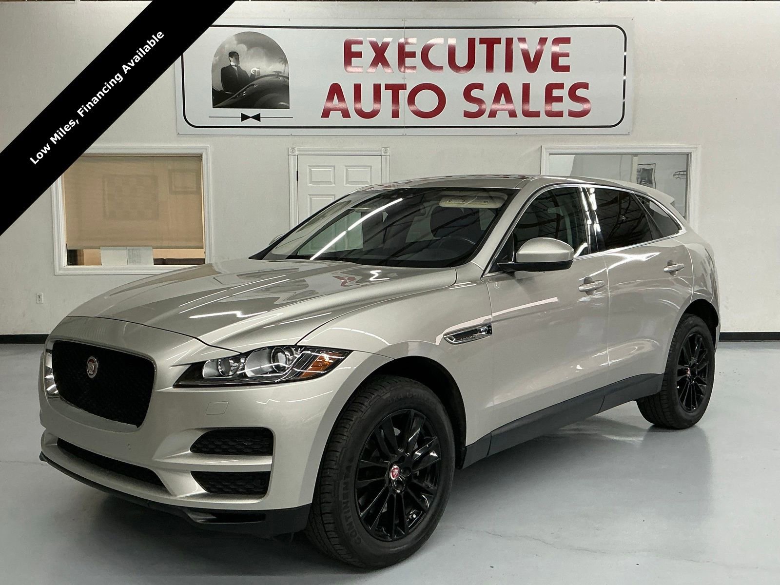 Used 2017 Jaguar F-PACE Prestige image 1