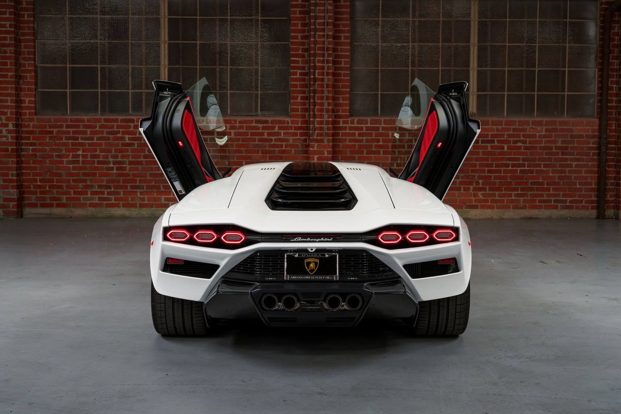Used 2022 Lamborghini Aventador Countach AWD/4WD image 4