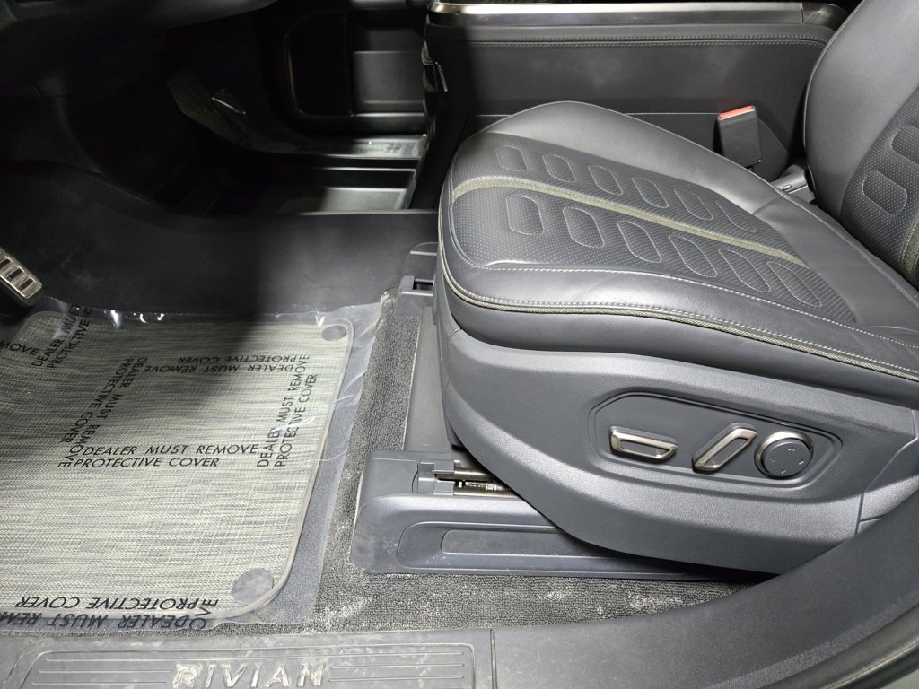 Used 2022 Rivian R1S Launch Edition image 12