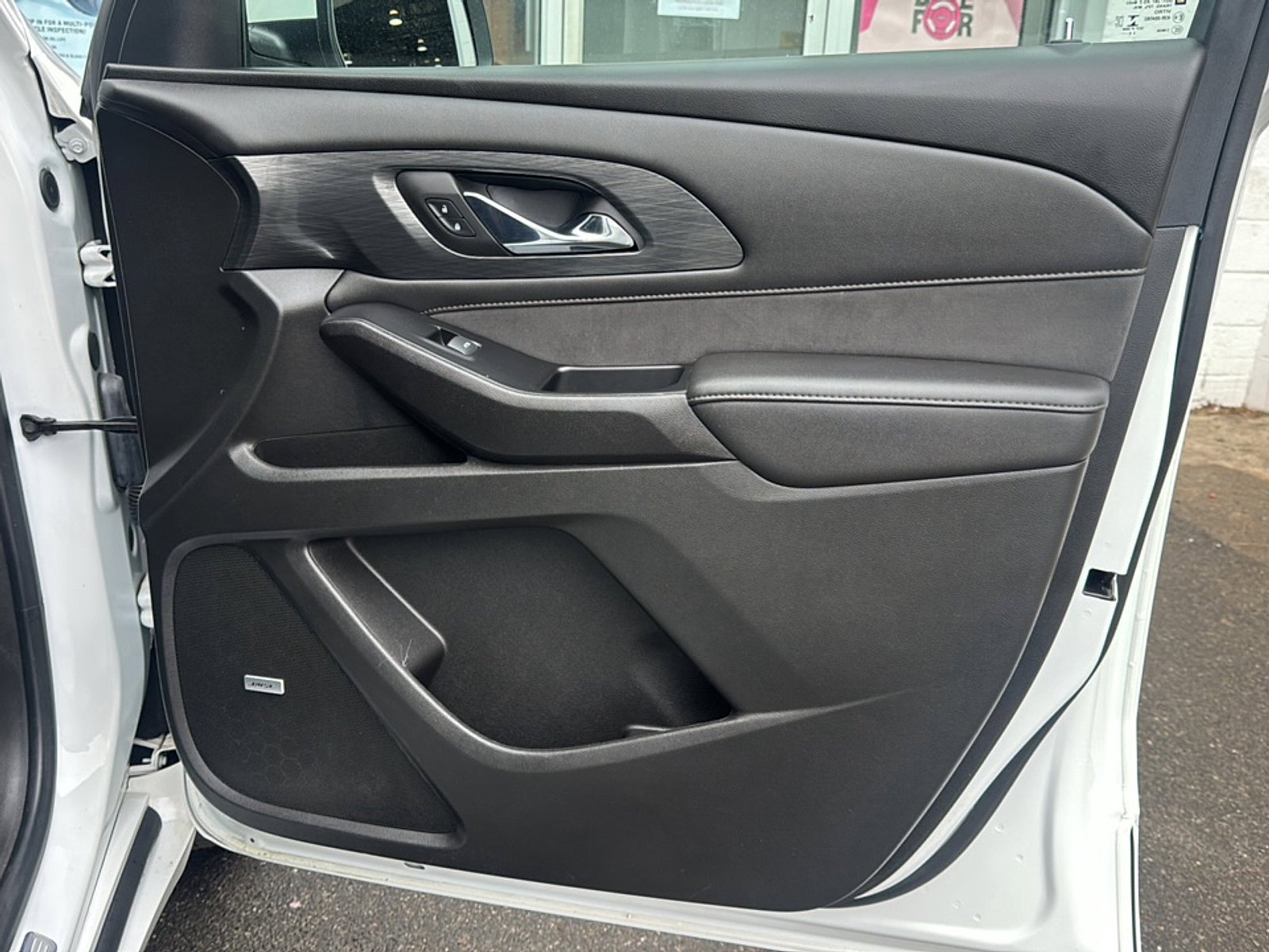 Used 2023 Chevrolet Traverse High Country FWD image 19