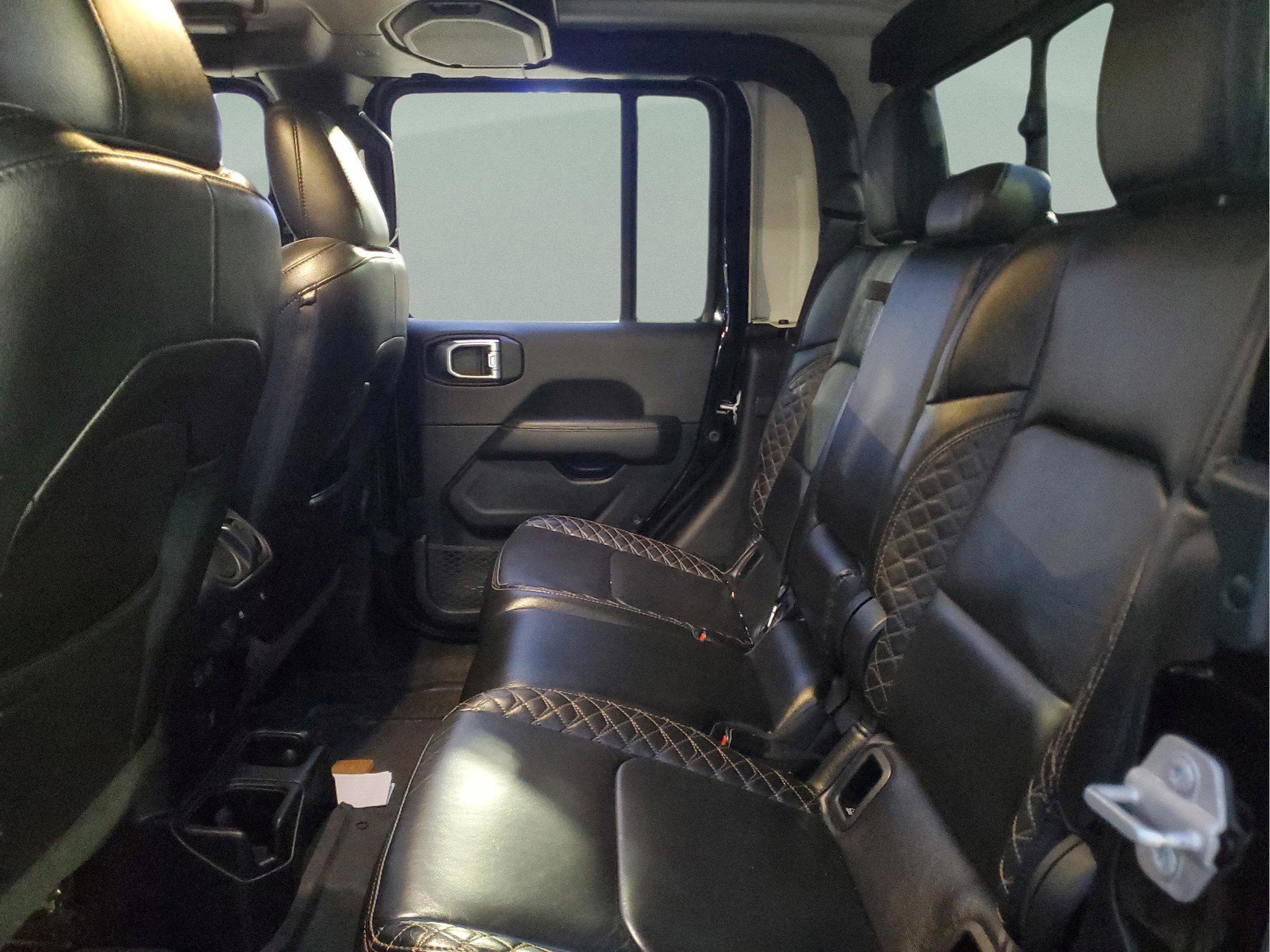 Used 2023 Jeep Gladiator Overland AWD/4WD image 6