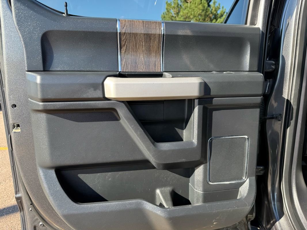 Used 2020 Ford F350 Lariat image 19