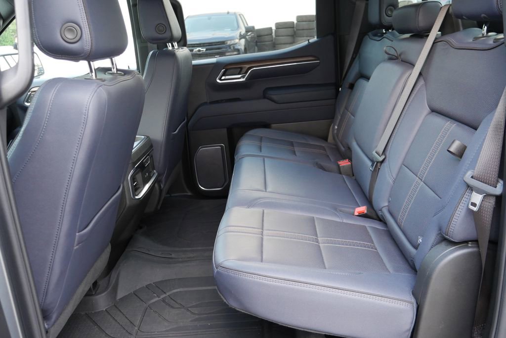 Used 2024 Chevrolet Silverado 1500 High Country w/ Technology Package AWD/4WD image 28
