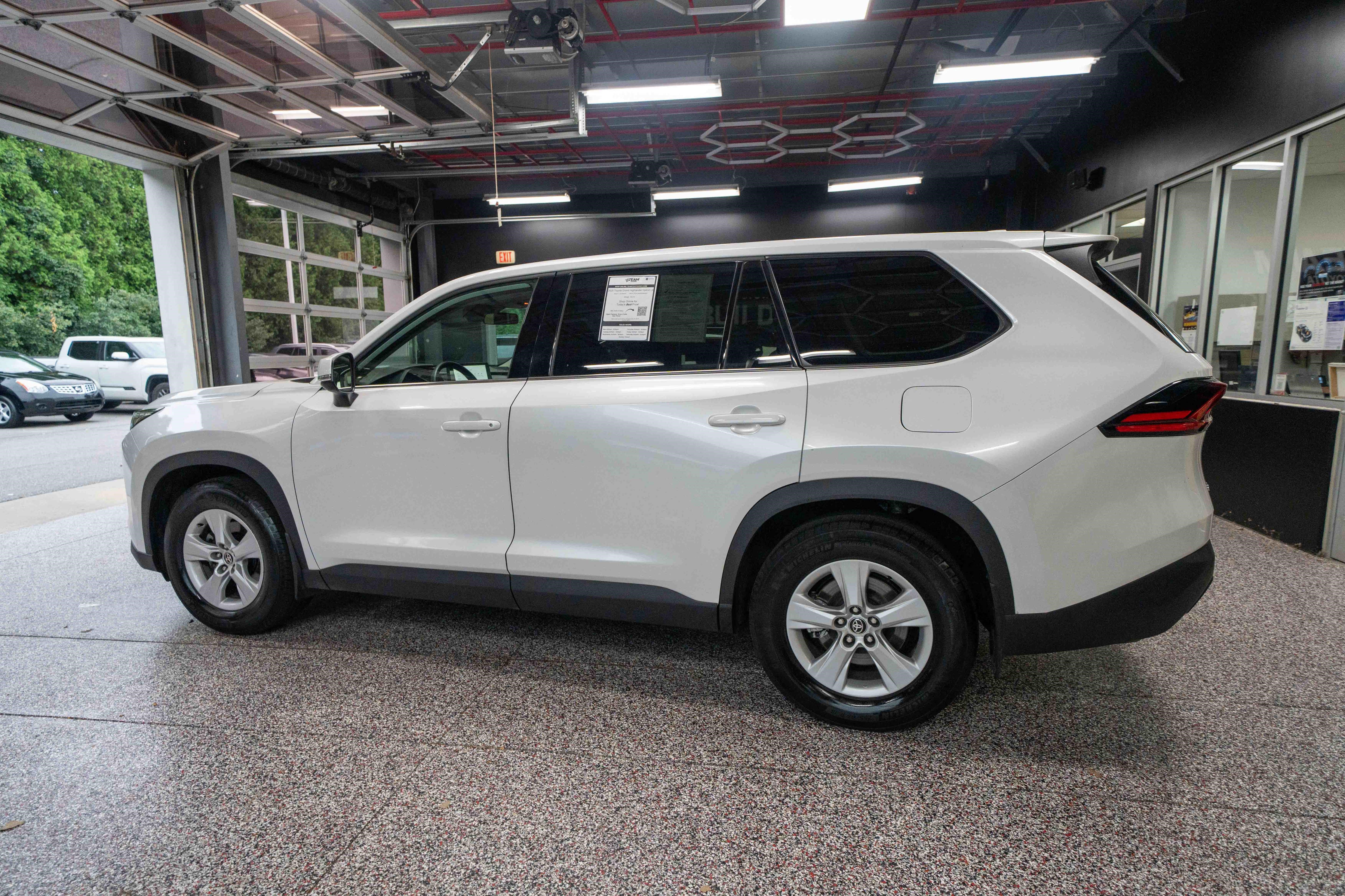 Used 2025 Toyota Grand Highlander AWD Hybrid image 2