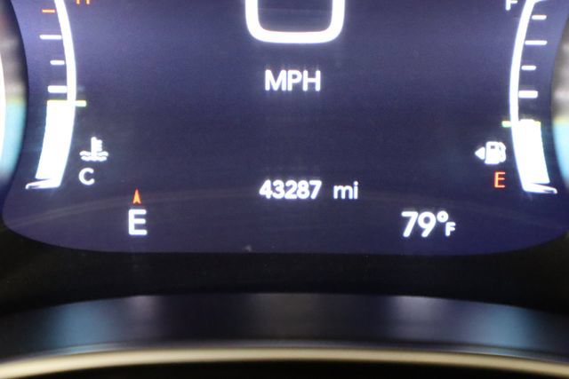 Used 2023 Chrysler Pacifica Limited w/ Uconnect Theater Family Group AWD/4WD image 41