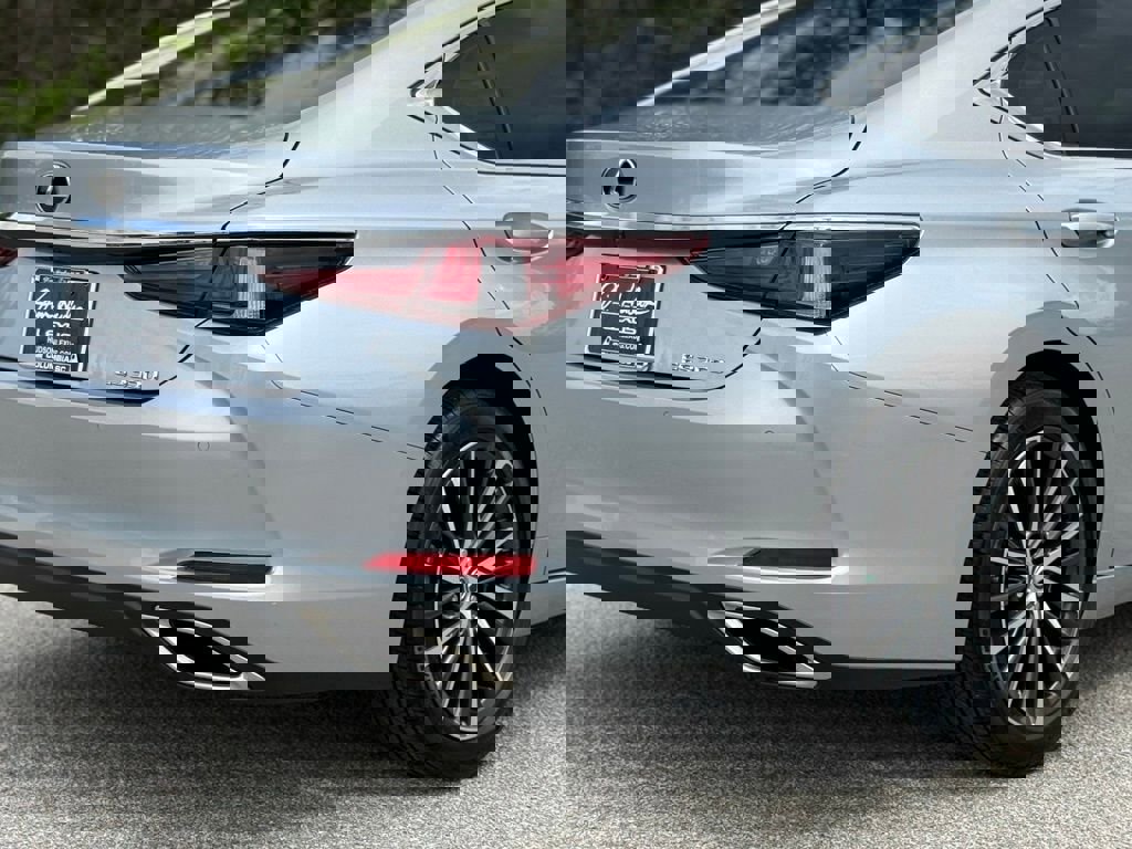 Certified 2022 Lexus ES 350 w/ Premium Package image 15
