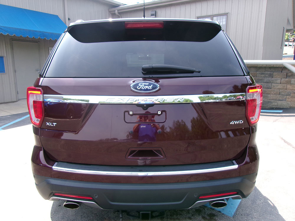 Used 2018 Ford Explorer XLT w/ Equipment Group 201A AWD/4WD image 7