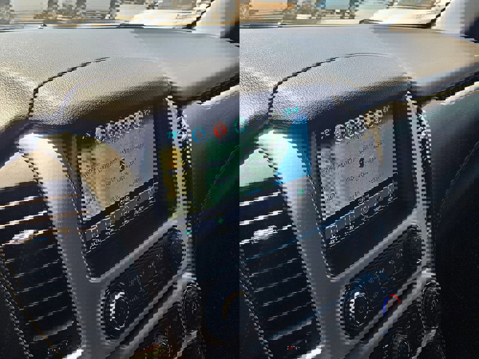 Used 2019 GMC Yukon XL SLT w/ Open Road Package image 16