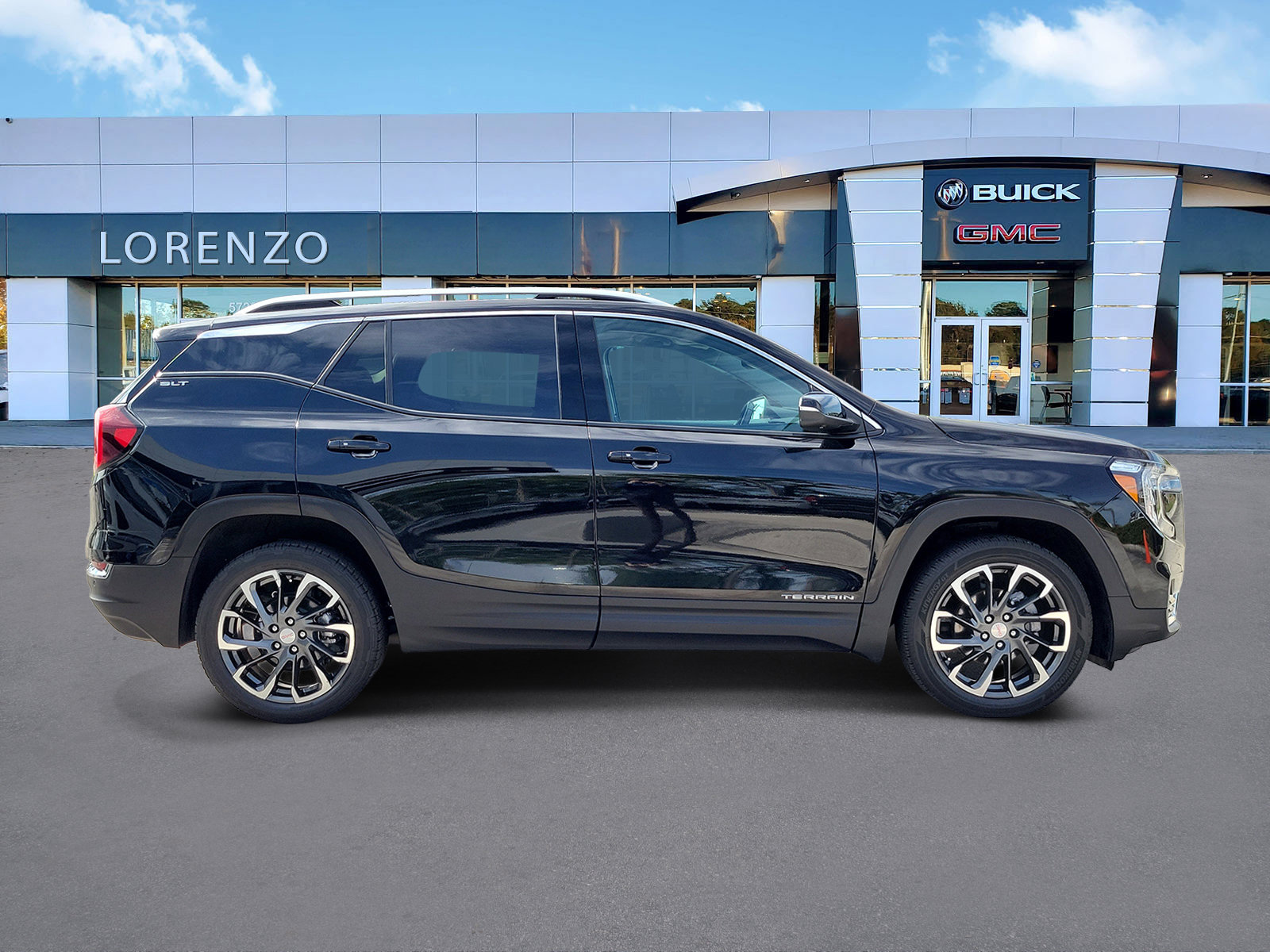 Used 2023 GMC Terrain SLT w/ Tech Package FWD image 4