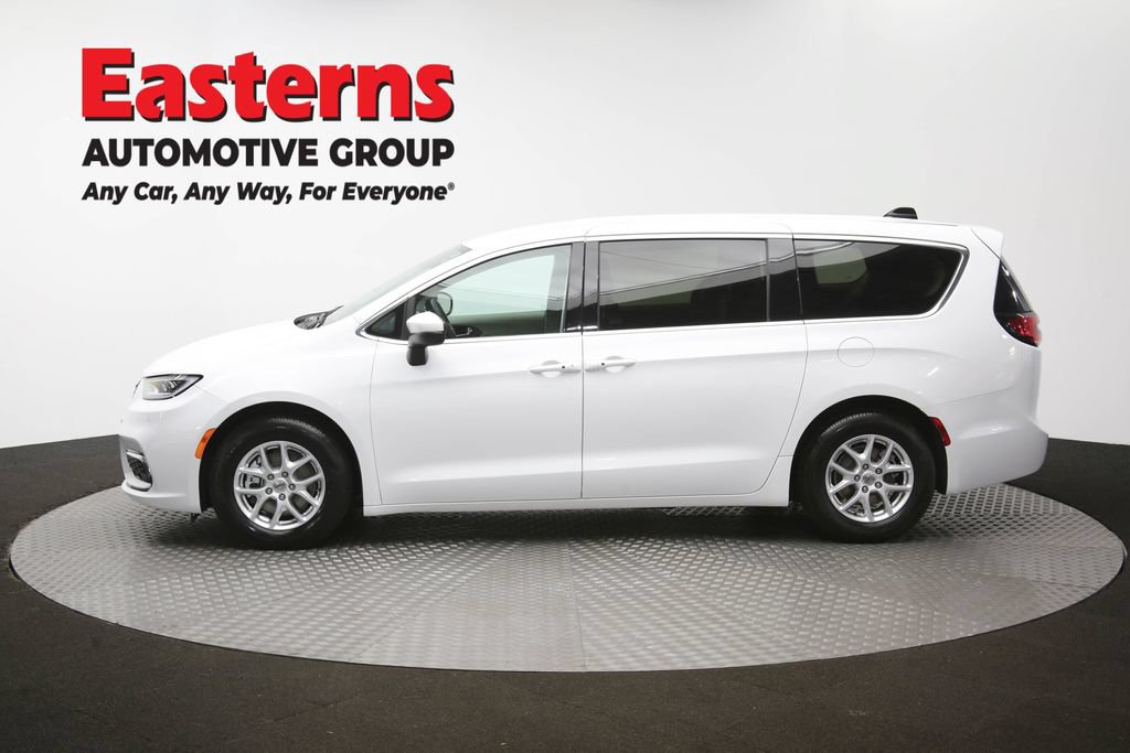 Used 2023 Chrysler Pacifica Touring-L FWD image 61