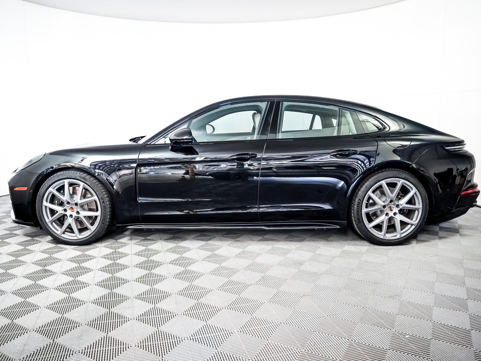 Certified 2025 Porsche Panamera 4S w/ Premium Package image 2