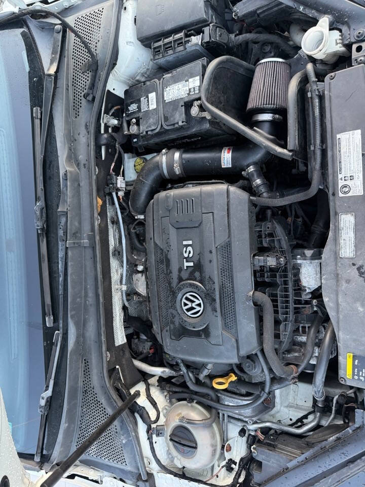 Used 2015 Volkswagen GTI SE w/ Lighting Package (SEL) FWD image 11