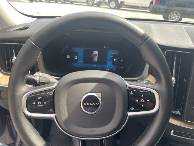 Used 2026 Volvo XC60 B5 Plus AWD/4WD image 31