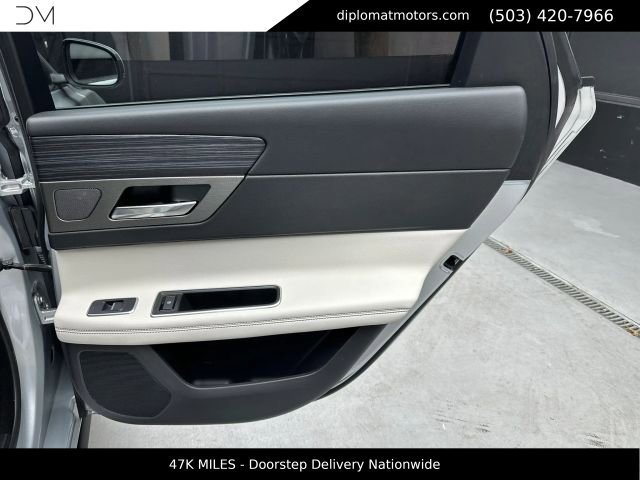 Used 2018 Jaguar XF S RWD image 26
