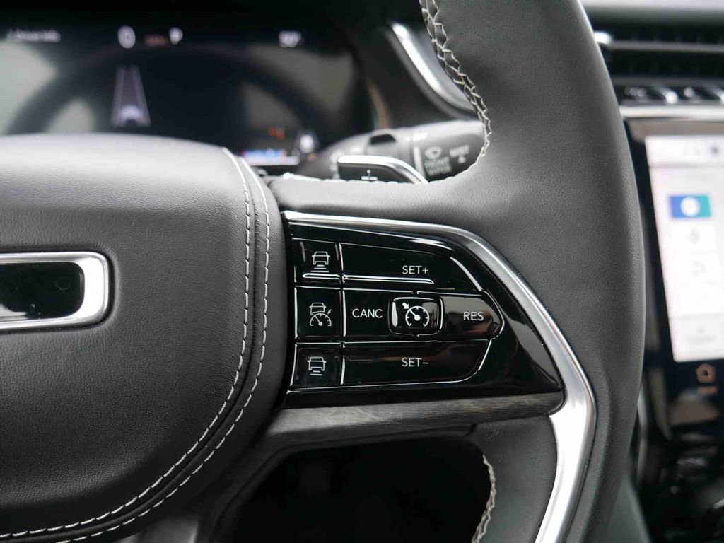 Used 2024 Jeep Grand Cherokee Overland image 39