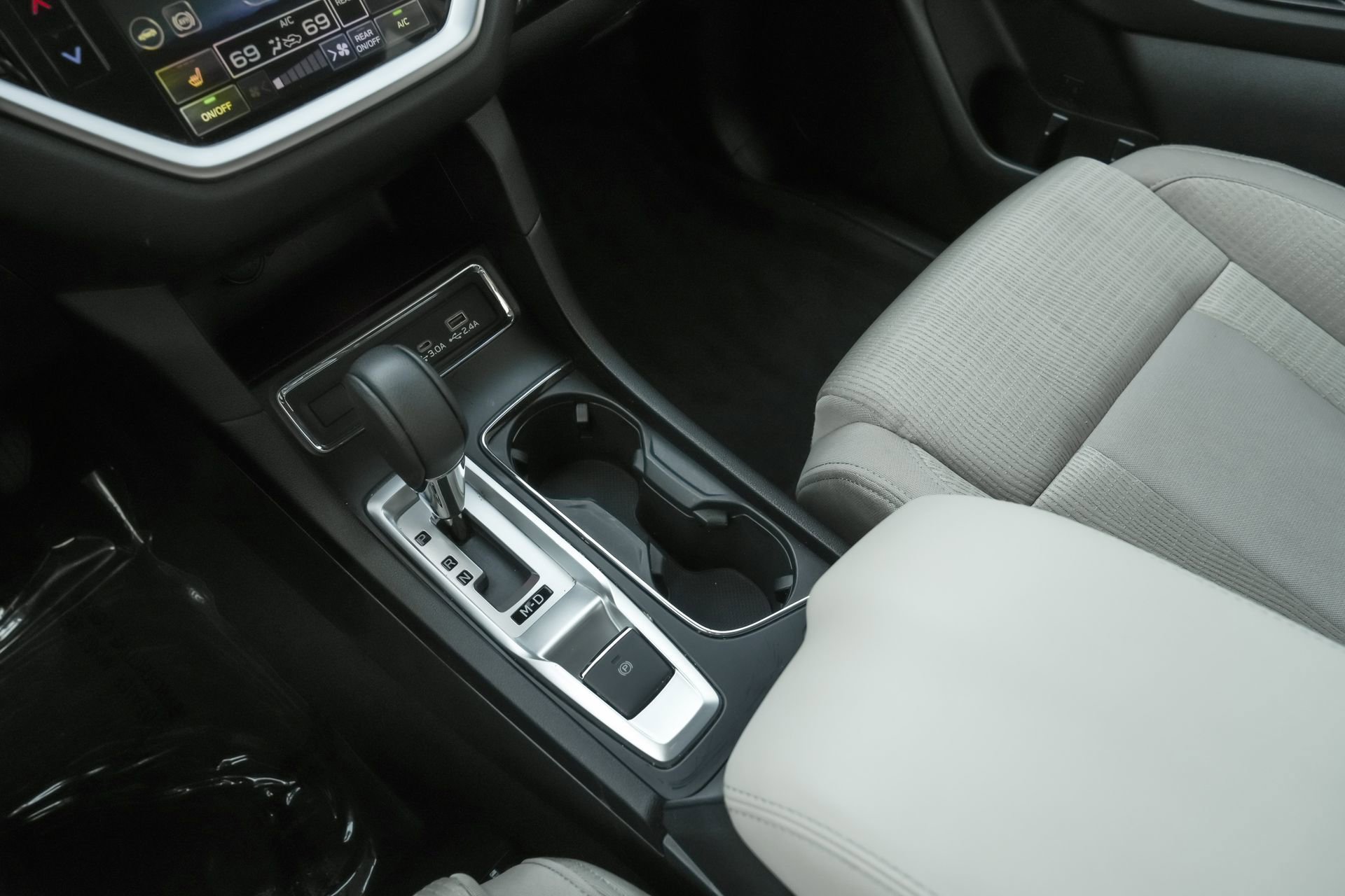 Used 2024 Subaru Ascent Premium w/ Convenience Package image 11