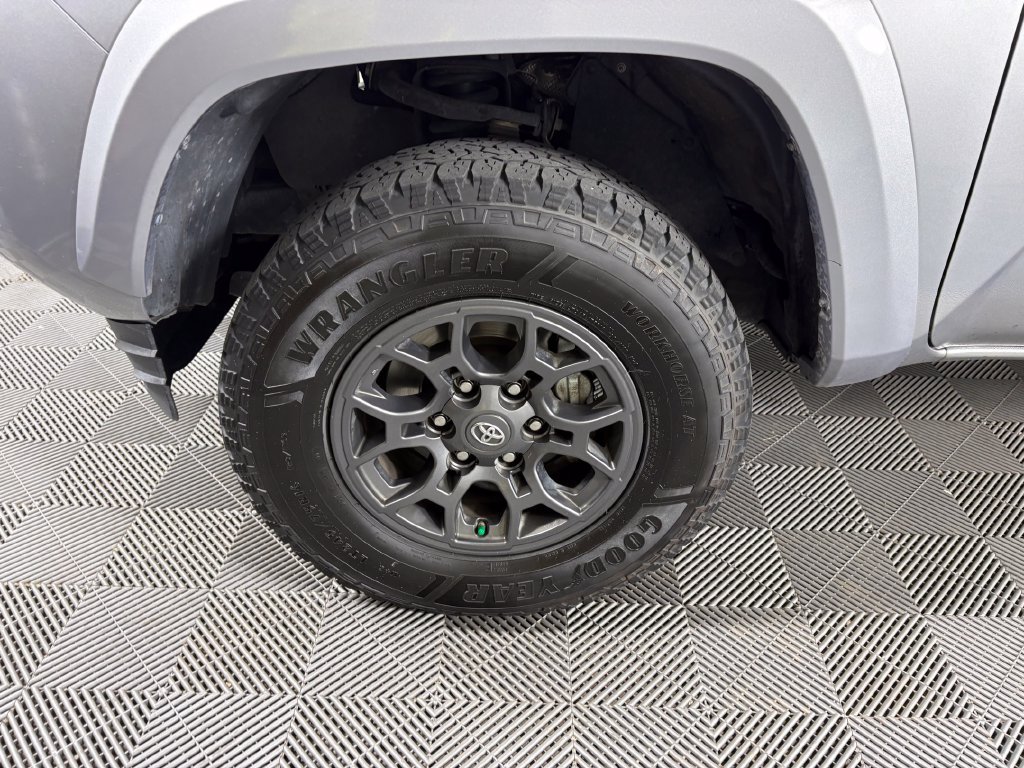 Used 2018 Toyota Tacoma SR5 RWD image 10
