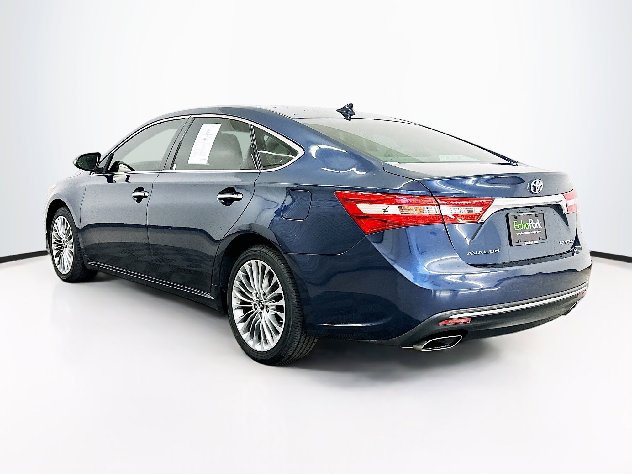 Used 2016 Toyota Avalon Limited image 5