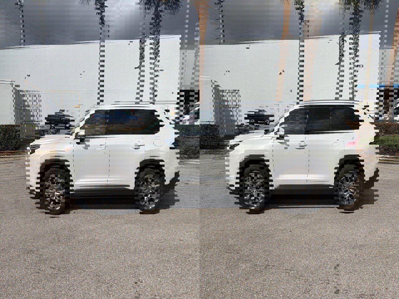 Used 2025 Toyota Grand Highlander AWD Hybrid image 2