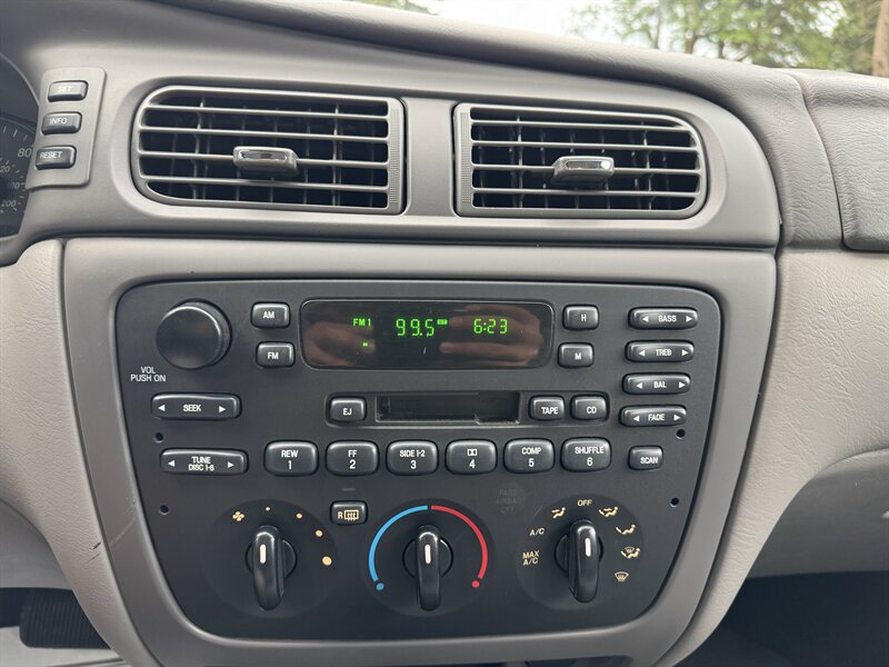 Used 2005 Ford Taurus SE FWD image 21