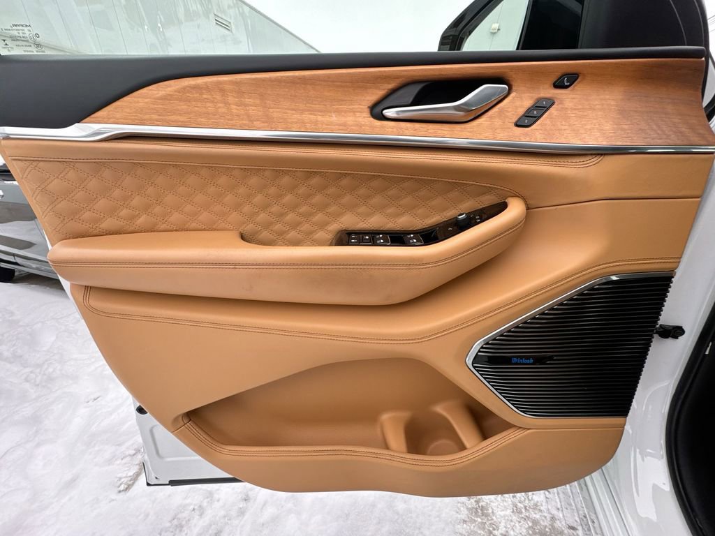 Used 2022 Jeep Grand Cherokee L Summit image 23