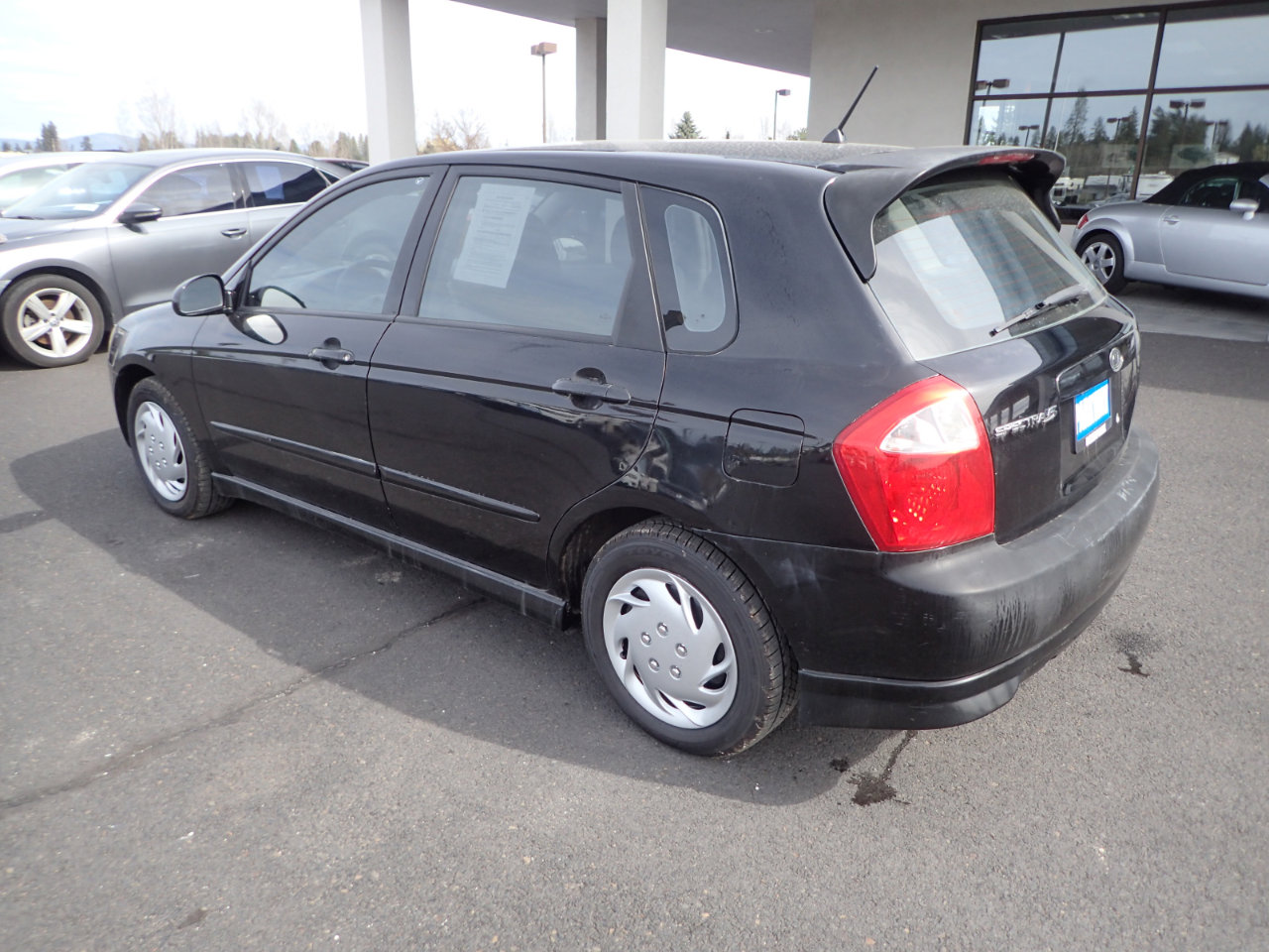 Used 2005 Kia Spectra5 image 3