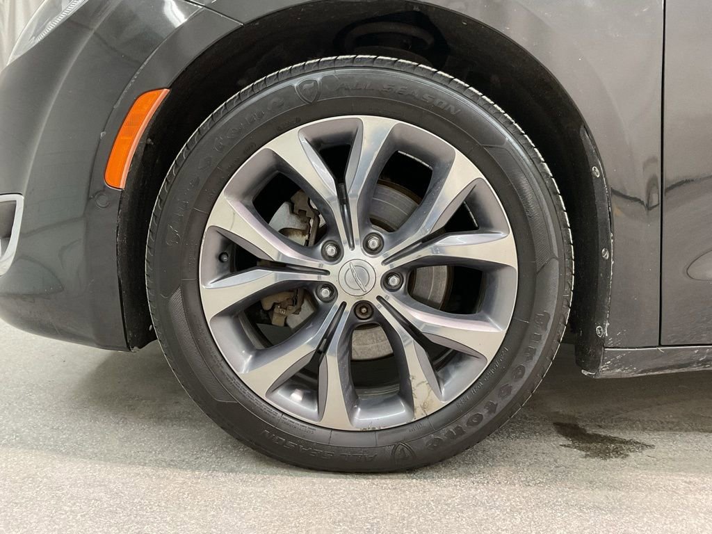 Used 2018 Chrysler Pacifica Limited w/ Tire & Wheel Group image 32